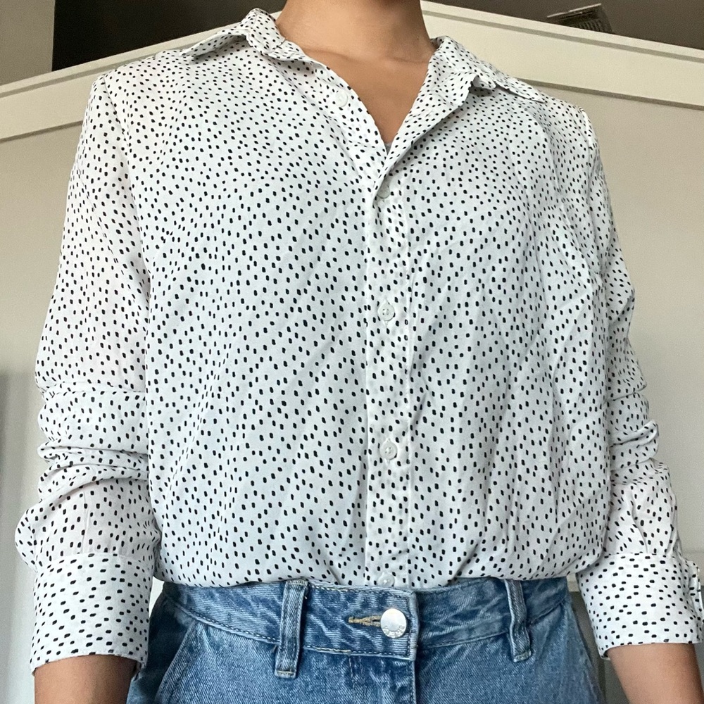 Banana Republic Women’s Oversized White and Black Polka Dot Blouse Size S